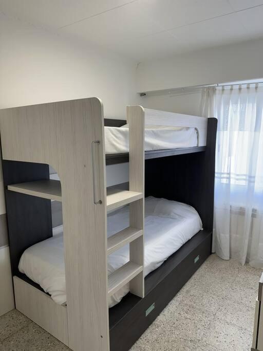 Familiar Poeta Marquina Apartment